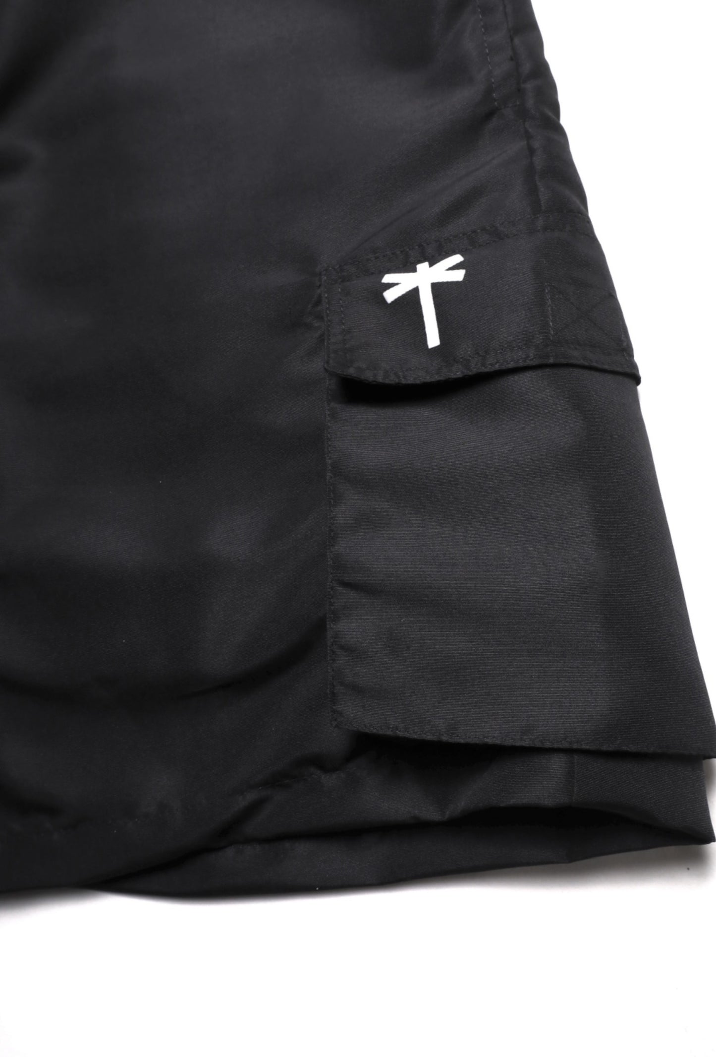 CARGO STAPLE BLACK SHORTS