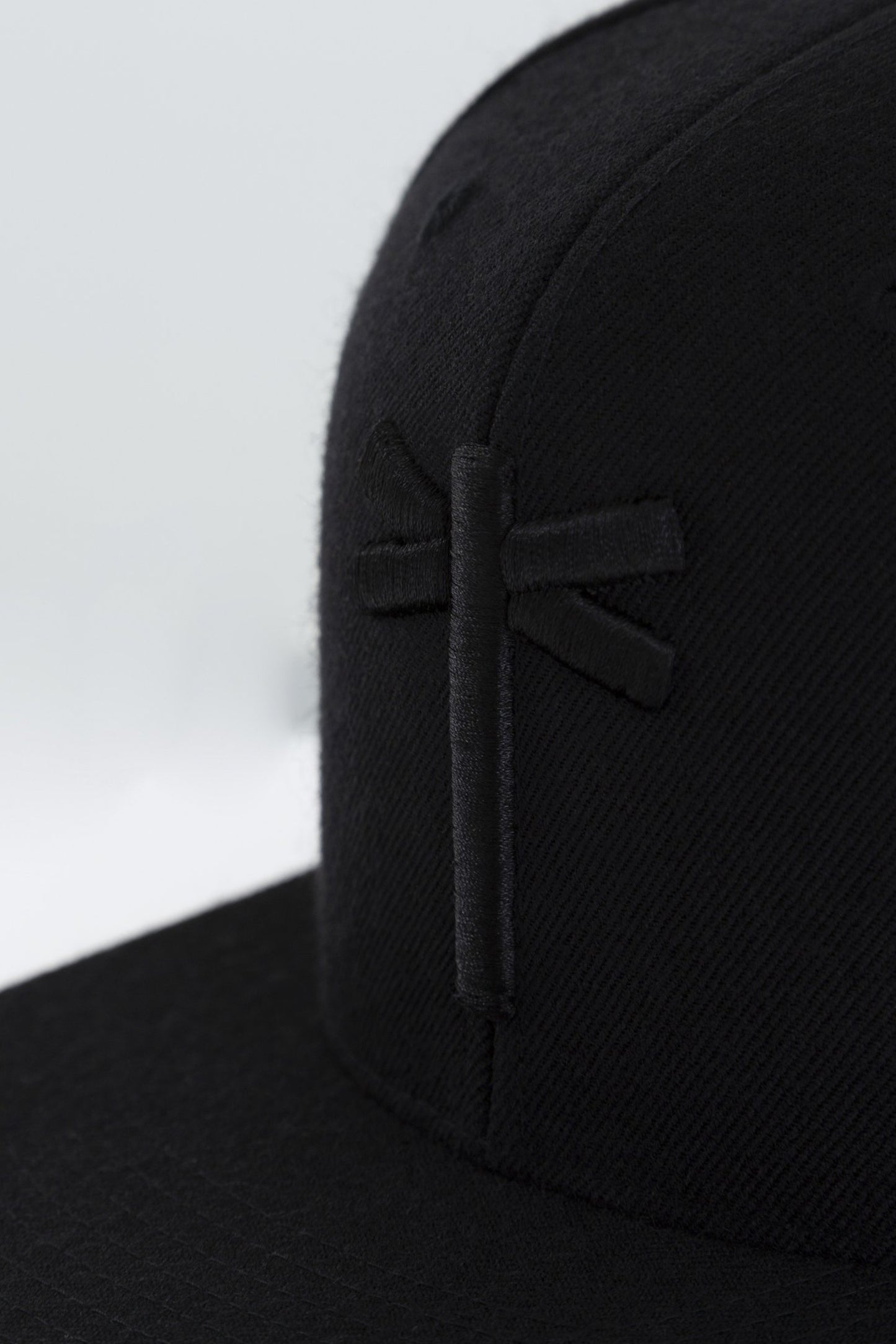 BLACKOUT CLASSIC SNAPBACK